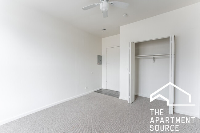 Building Photo - 3957 W Irving Park Rd