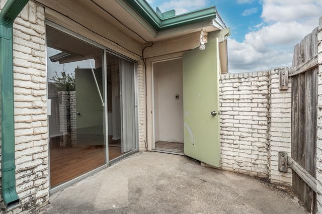 Building Photo - 726 E Pecan St