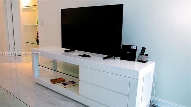 Building Photo - 18100 N Bay Rd