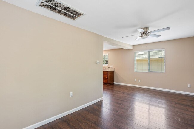 Building Photo - Gorgeous Upgraded home in Roseville