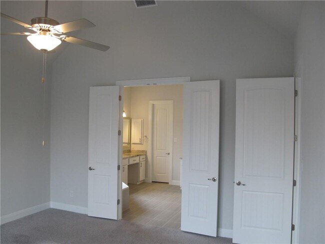 Building Photo - 635 Spinnaker Loop