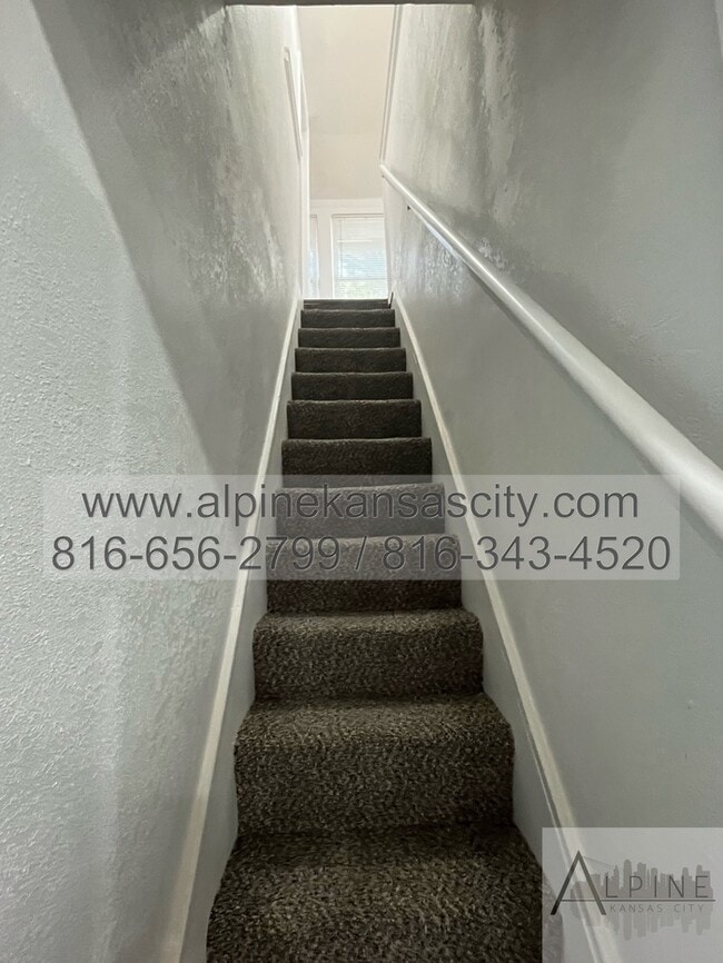 Building Photo - Updated NE Home, Garage, Section 8 OK! Fen...