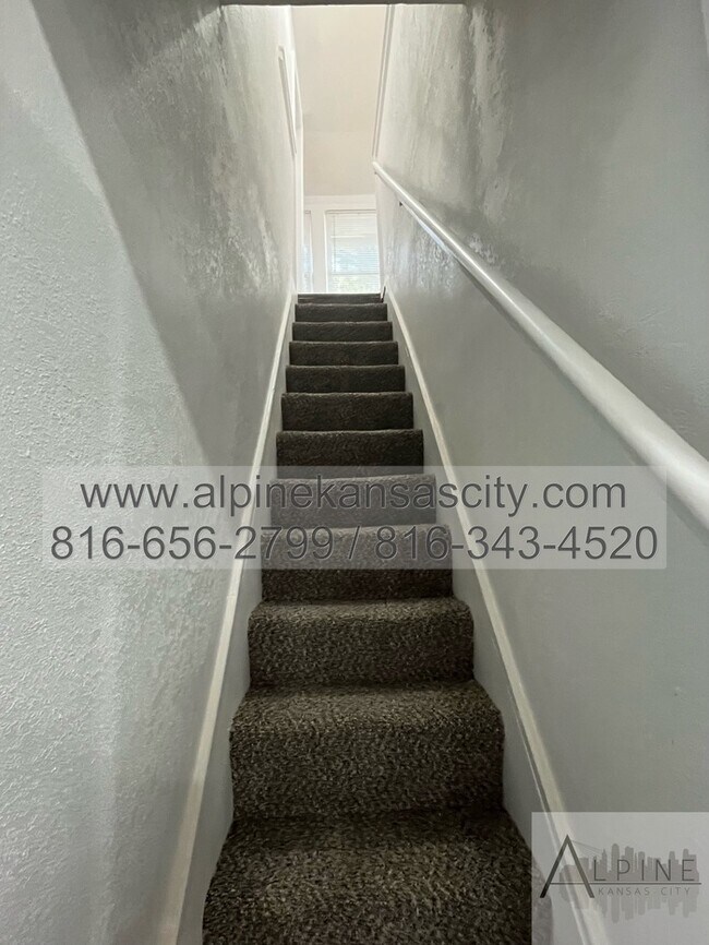 Building Photo - Updated NE Home, Garage, Section 8 OK! Fenced!