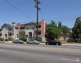 Building Photo - Vanowen Manor