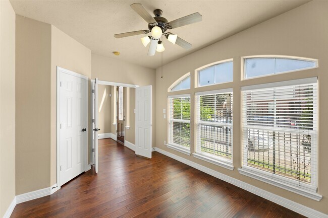 Building Photo - 1716 Aden Dr