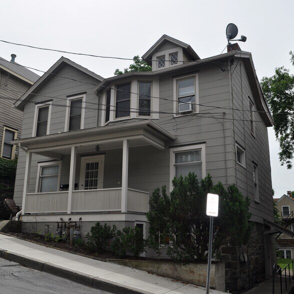 Building Photo - 205 Williams St