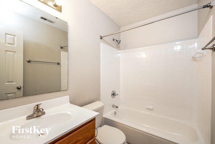 Building Photo - 2302 Willowview Dr
