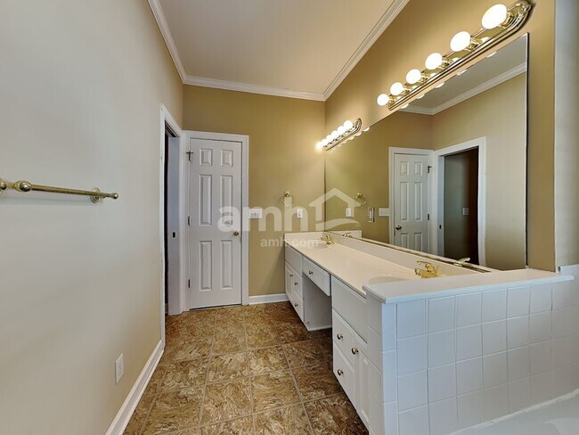 Building Photo - 4700 Greenfield Way Dr