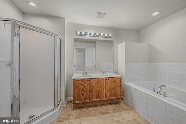 Building Photo - 36 Bruce Dr