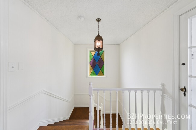 Building Photo - 1284 S Beverly Glen Blvd