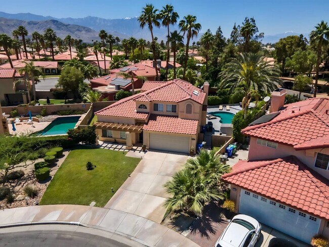 Building Photo - Pool Home in Palm Desert