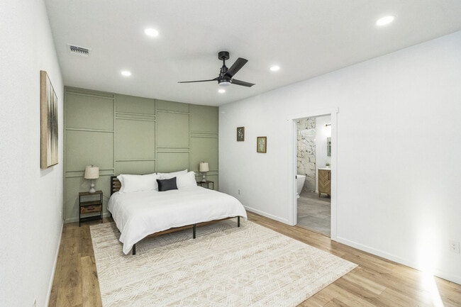 Building Photo - 2306 E Houston St