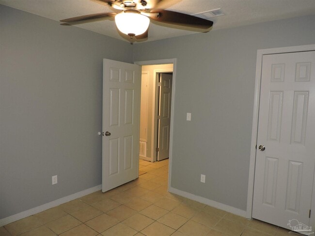 Building Photo - 5084 Yacht Harbor Dr