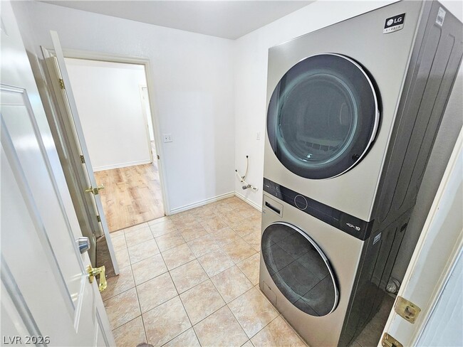 Building Photo - 5945 Badlands Ln