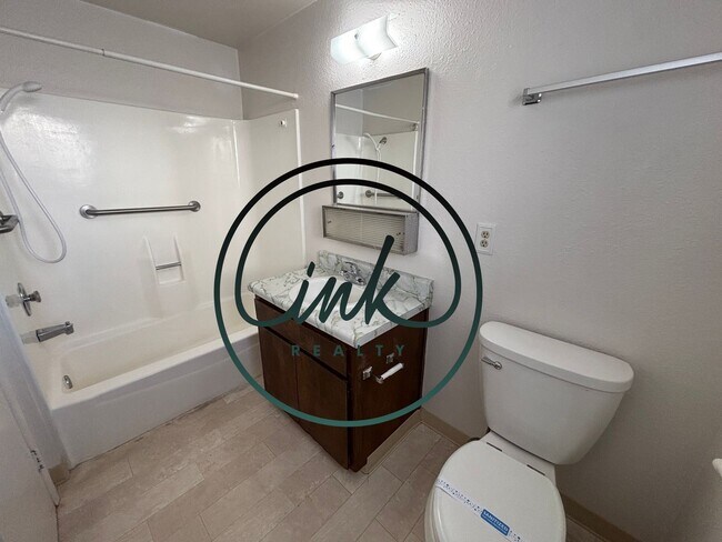 Building Photo - NO1404-1404 N. Edmonds Dr.