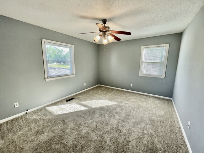 Building Photo - 3 Bedroom, 1.5 Bath RANCH Style NEST