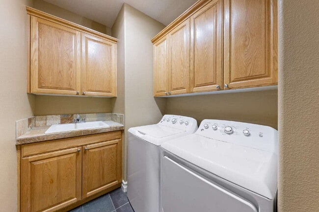 Building Photo - Beautiful Home in 55+ Community!