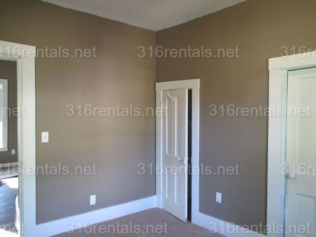 Building Photo - $849 - 3 bed 1 bath - Single Family Home