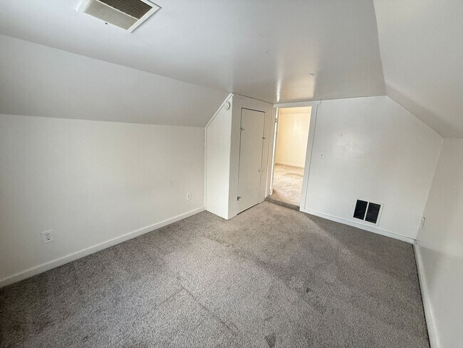 Building Photo - 1206 Pringle Ave