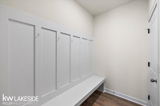 Building Photo - 34450 Maple Ln Dr