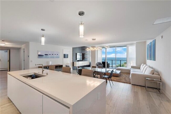 Building Photo - 2200 N Ocean Blvd