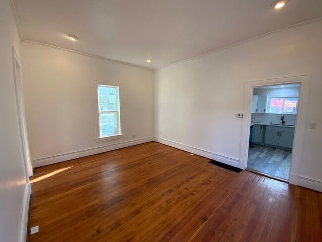 Building Photo - CHARMING UDPATED 2 BED 1 BATH CAPITOL HILL HOUSE IS A MUST SEE!!