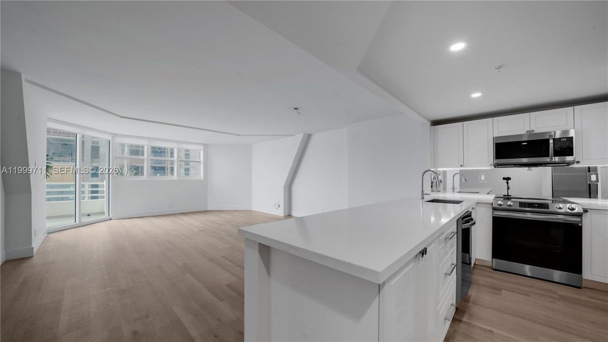 Building Photo - 555 NE 34th St