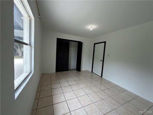 Building Photo - 18 Hidalgo St