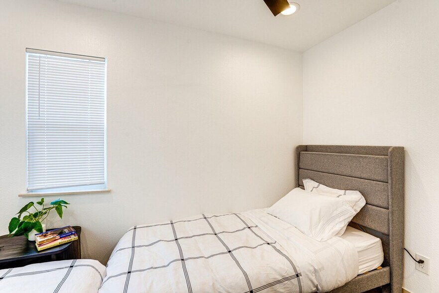 Building Photo - 641 Central Ave