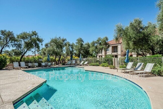 Building Photo - 9708-9708 E Vía Linda