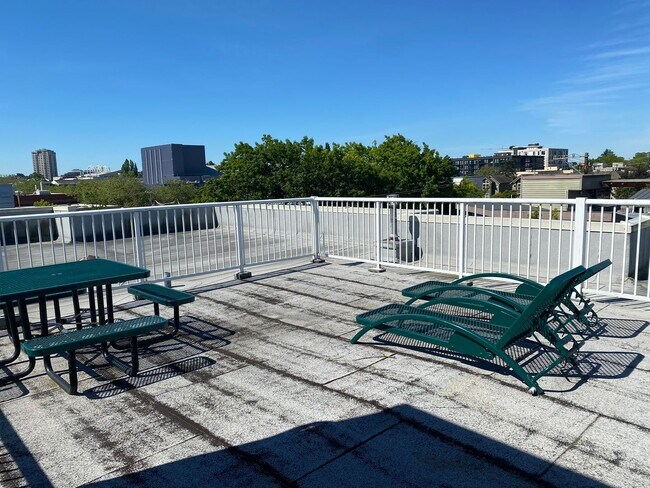 Building Photo - Contemporary Queen Anne Studio in Phenomenal Location!!!