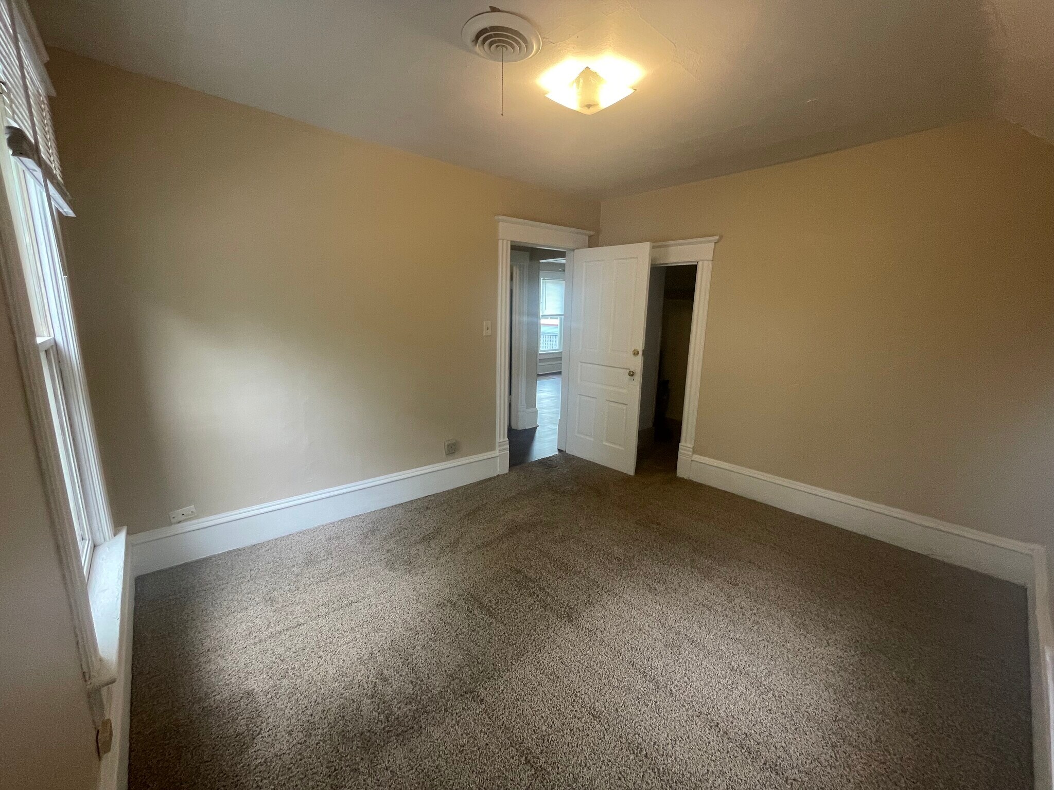 Bed 2 - 196 E 9th St