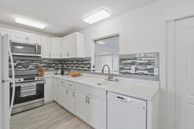 Building Photo - 438 Granada Blvd