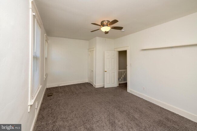 Building Photo - 3317 W Garrison Ave