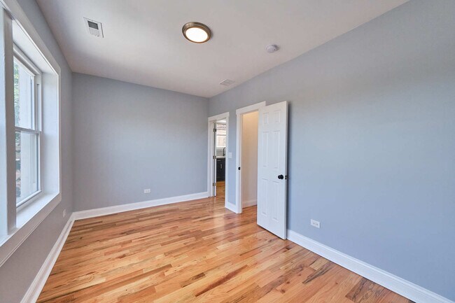 Building Photo - 6345 S Artesian Ave