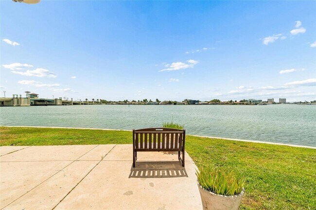 Building Photo - 450 Treasure Island Causeway