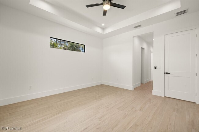 Building Photo - 1587 Golden Gate Blvd W