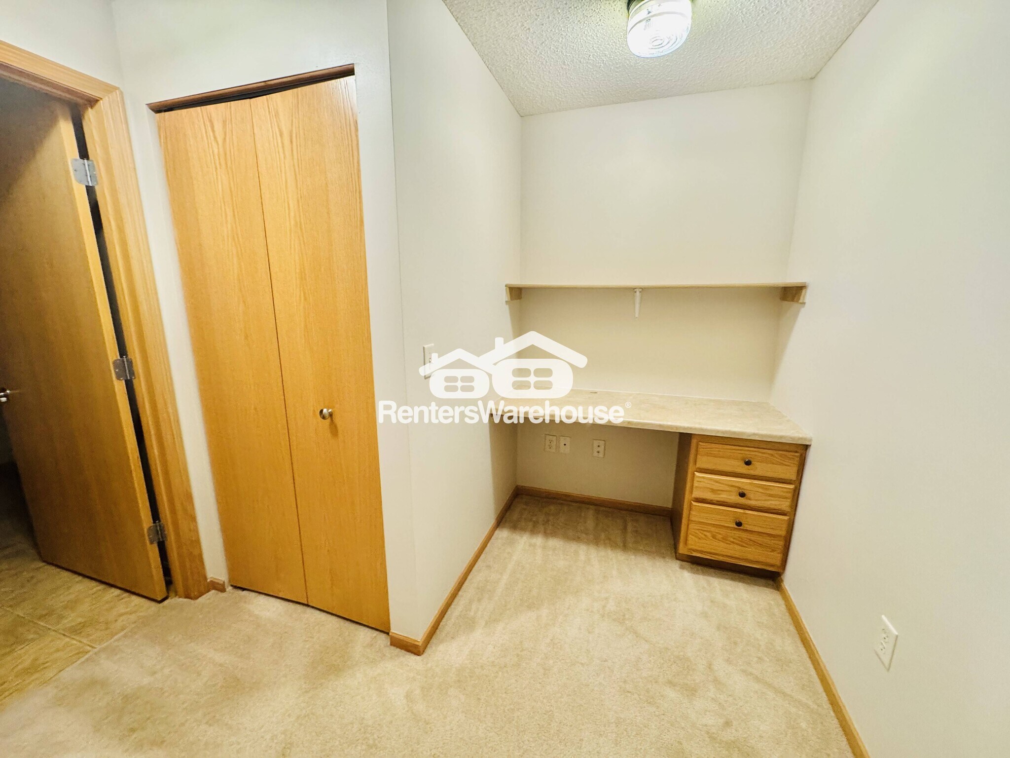 Building Photo - 1590 Parkwood Dr