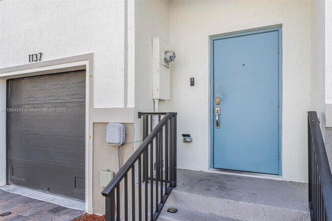 Primary Photo - 1137 SW 7th Ct