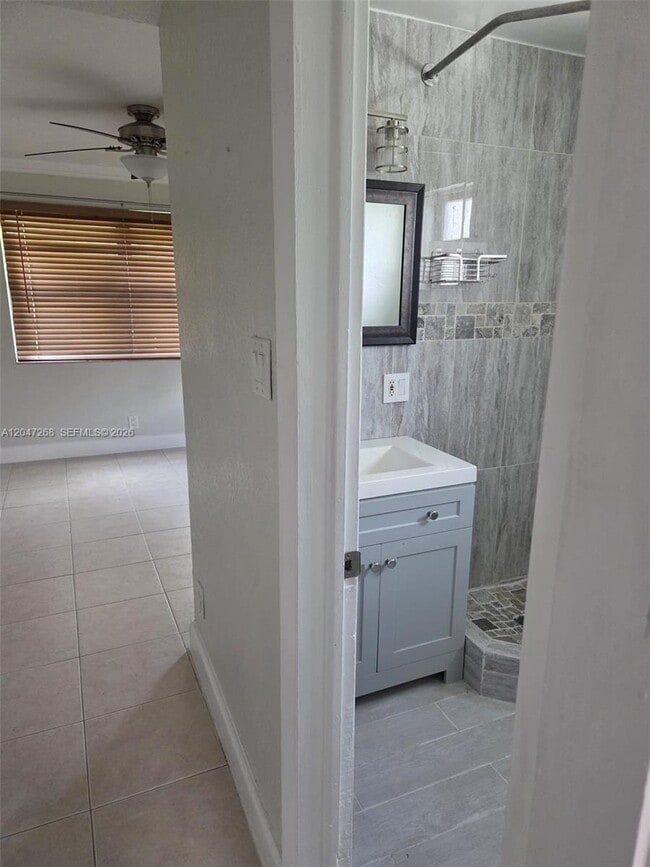 Building Photo - 6118 Royal Palm Blvd