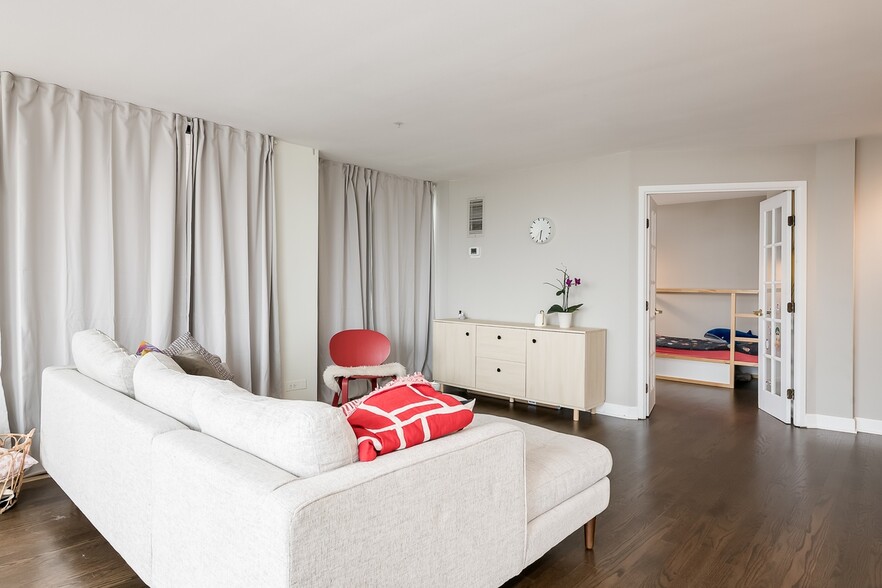 Building Photo - 345 W Fullerton Pky