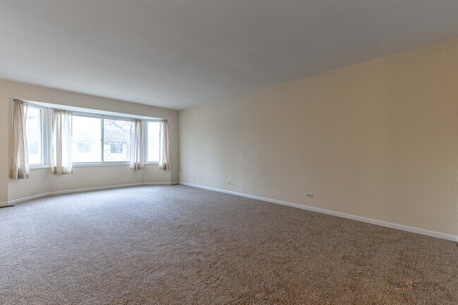 Building Photo - 3004 Roberts Dr