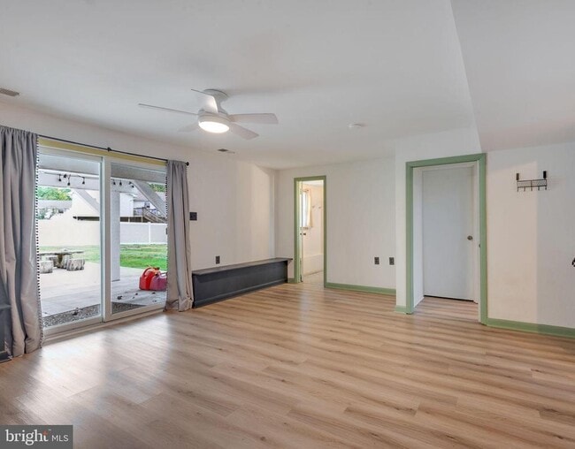 Building Photo - 852 Birchwood Ct