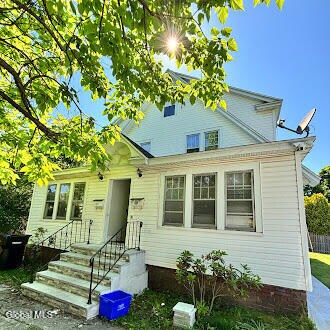 Building Photo - 2121 Burdett Ave