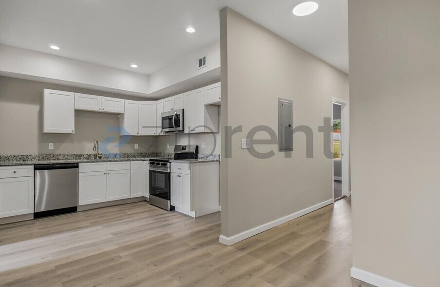 Building Photo - Unit Unit 4