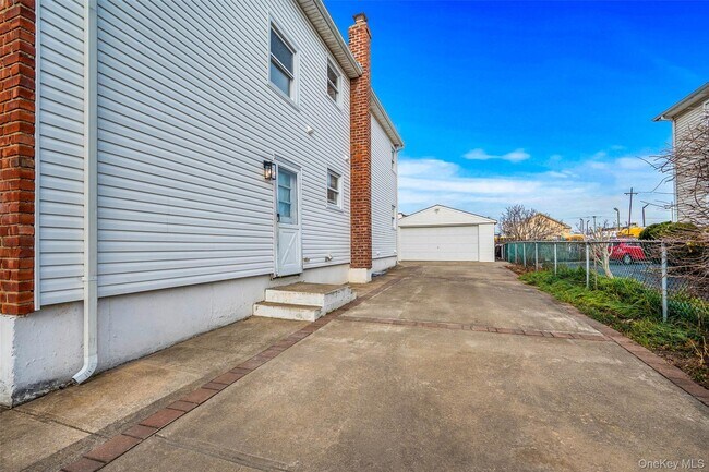 Building Photo - 50 Mahland Pl