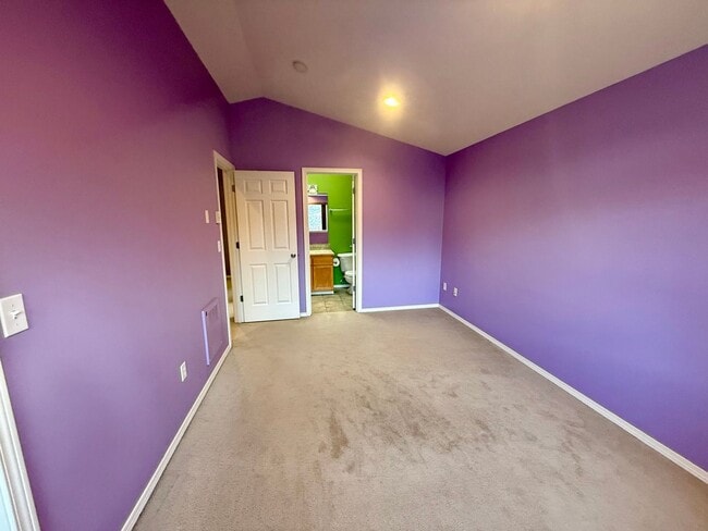 Building Photo - Greenlake Townhome