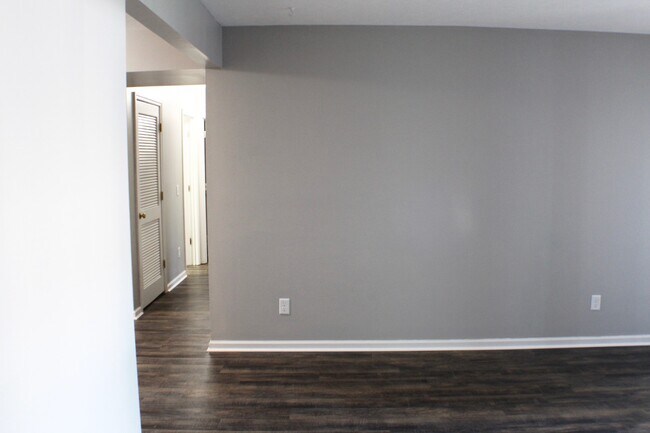 Building Photo - 2 bedroom Condo for rent! Available this A...