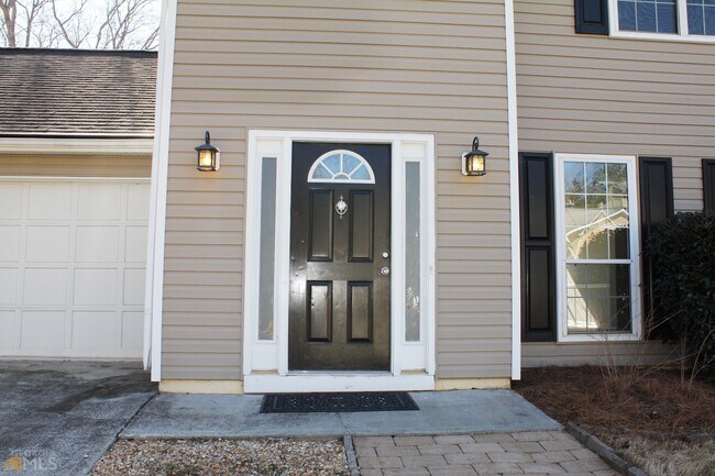 Building Photo - 2694 Chadwick Ln NW