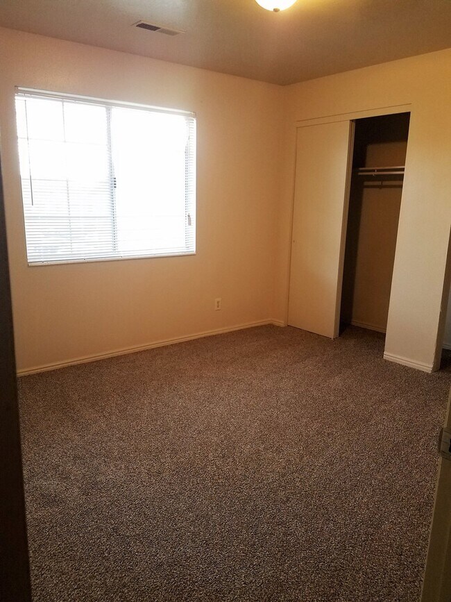 Building Photo - 3 Bedroom Condo With Pool and Views